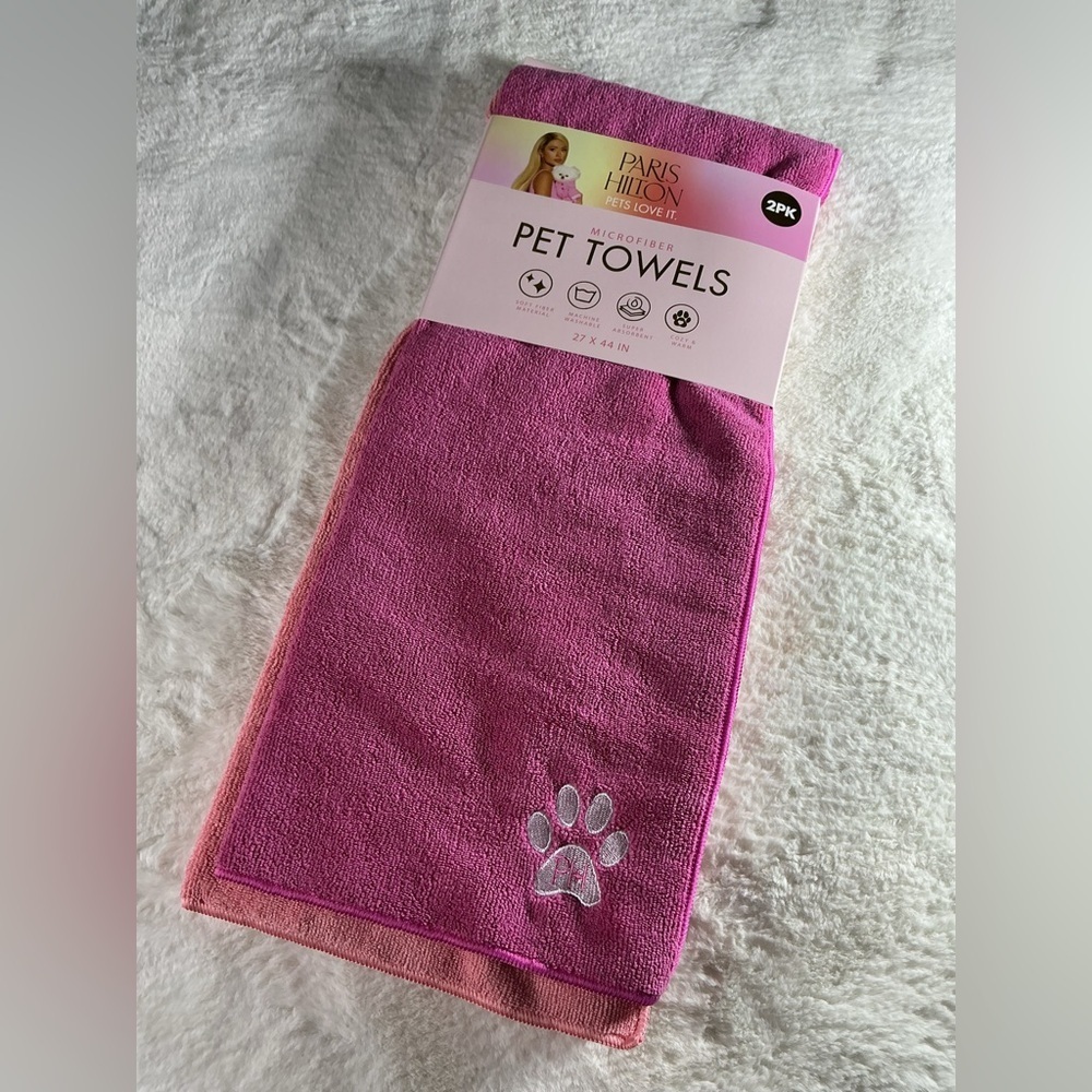 Pamper your pet with Paris Hilton's iconic style! ✨🐶
